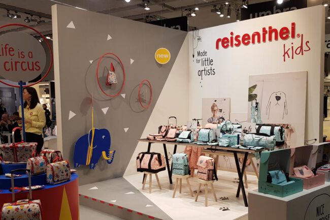 „Gemeinsam entwickeln wir Marken‑ und Marktpositionierungsstrategien, analysieren Ihr Portfolio und integrieren neue Produkte, wobei Ihre Marke stets im Zentrum steht.“